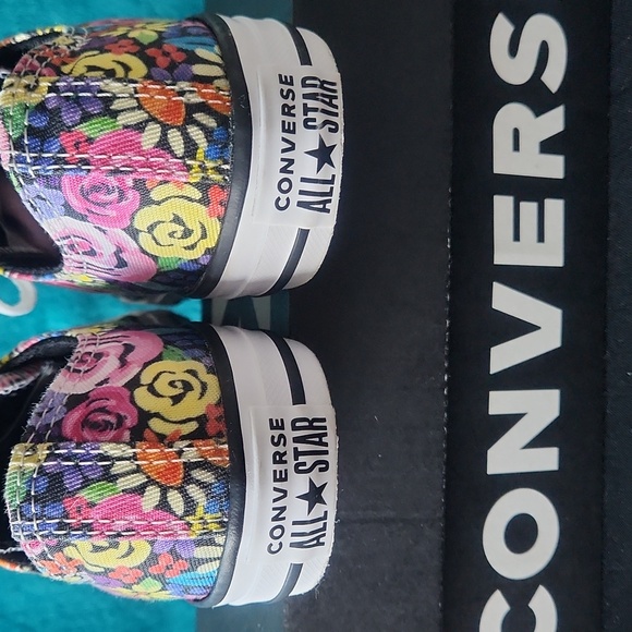 Converse All-Star Sneakers EUC - Picture 4 of 7